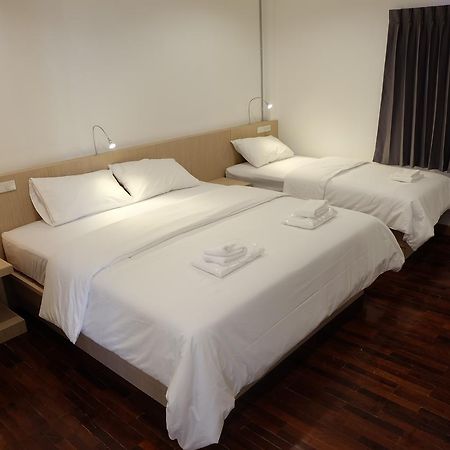 F Plus F Hostel Chiang Mai Extérieur photo