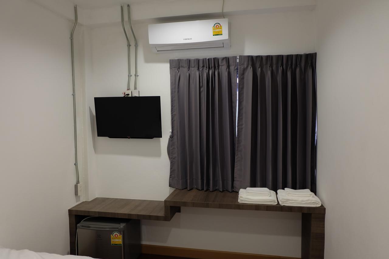 F Plus F Hostel Chiang Mai Extérieur photo