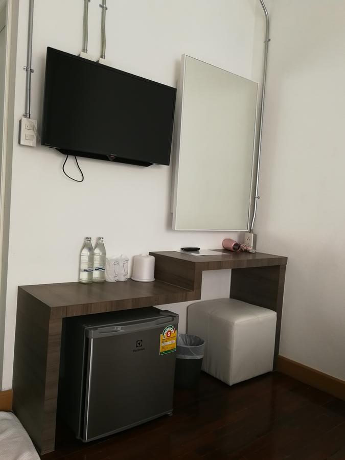 F Plus F Hostel Chiang Mai Extérieur photo